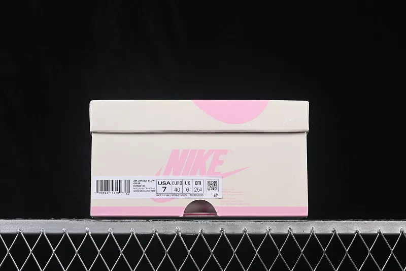 All Categories Air Jordan Jordan series basketball shoes Air Jordan 1 Low LJR version Travis Scott x Air Jordan 1 Low OG AJ1 Joe 1 joint undercut IQ7604-100